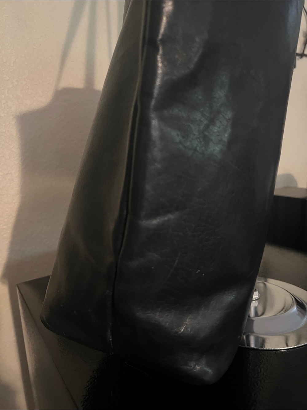 Classic Black Leather Tote Bag - Women - Picture 3 of 9